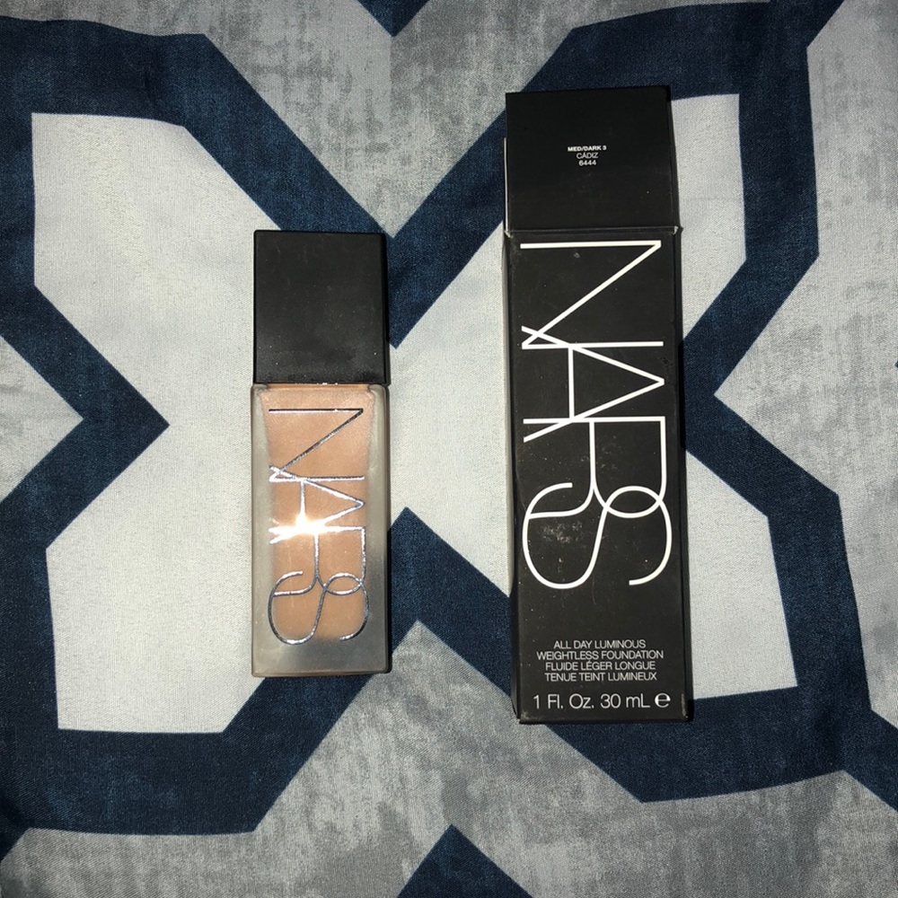 NARS All Day Luminous Weightless Foundation -Cadiz